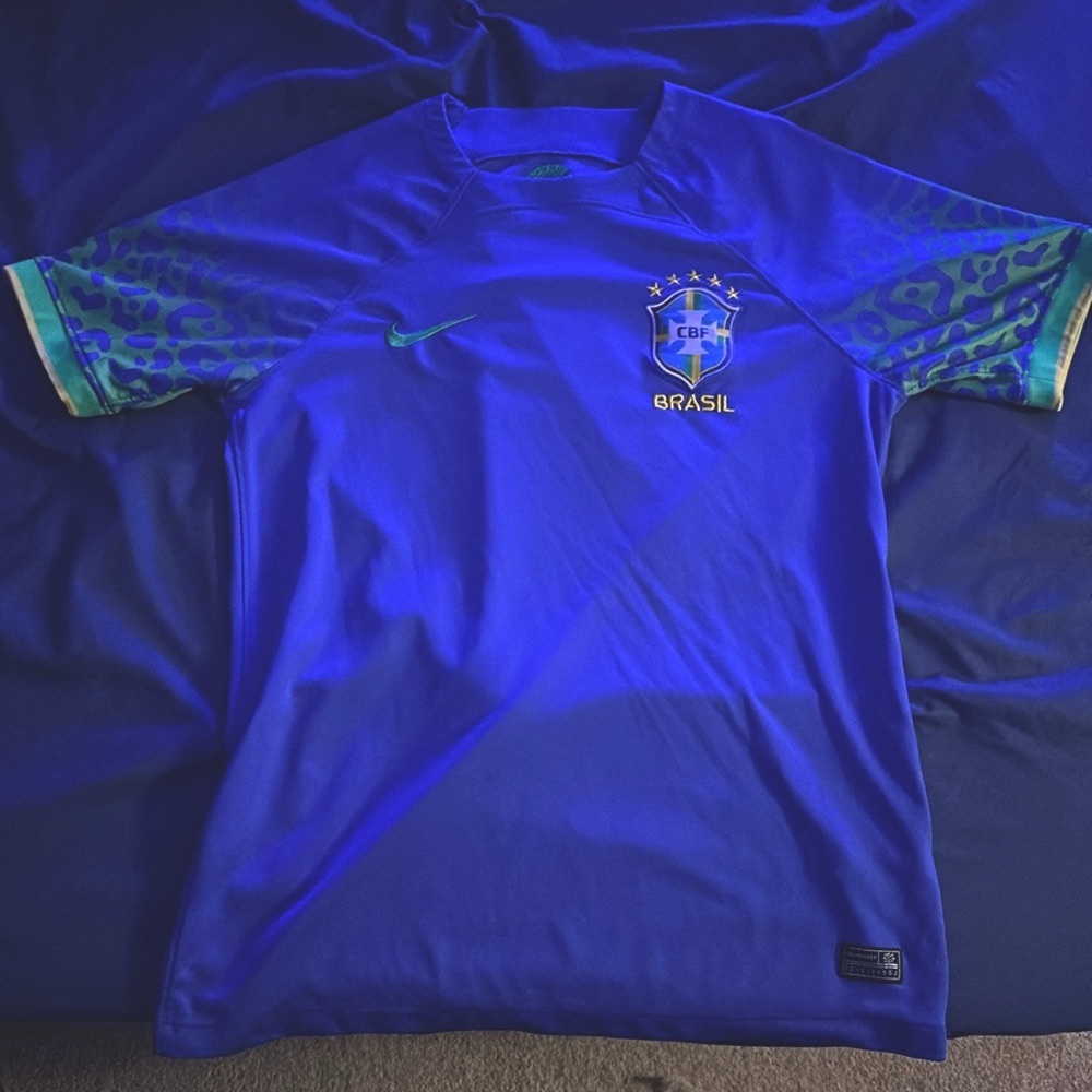 Nike Brazil 2022-2023 jersey men’s large
